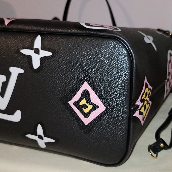 Louis Vuitton WILD AT HEART NEVERFULL BLACK GIANT MONOGRAM BAG - Picture 8 of 17